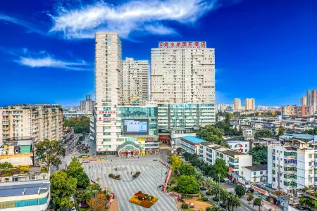 Vienna International Hotel (Chengdu Pidu Bailun Plaza) Отели рядом с достопримечательностью «Sandaoyan»