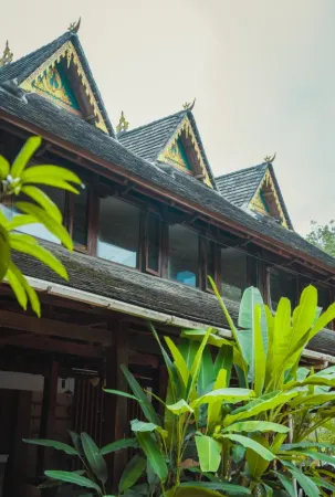 Qingman Courtyard (Daizu Park Scenic Area) Отели рядом с достопримечательностью «Menghanman Tingfota Temple»