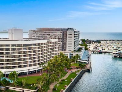 Hilton Cairns