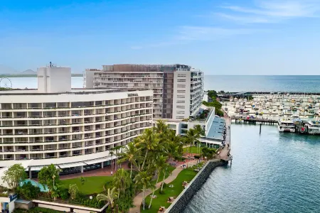 Hilton Cairns