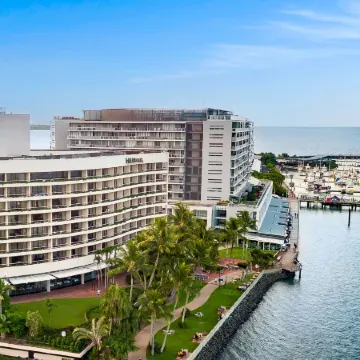 Hilton Cairns Отели в г. Кэрнс