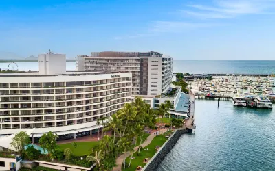Hilton Cairns