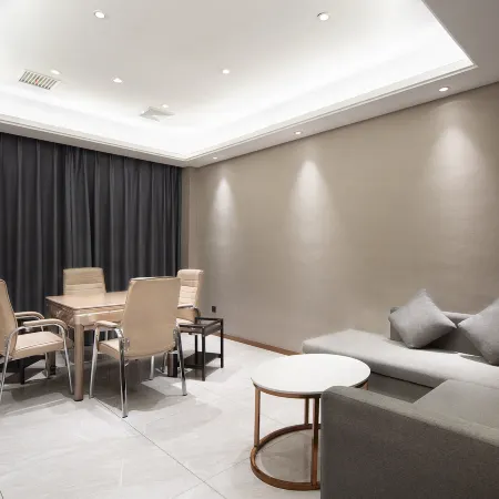 Lavande Hotel (Wal-mart Store, East Yueyang High-speed Railway Station)