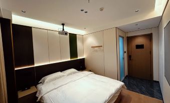 Luoshan Baitao Hotel