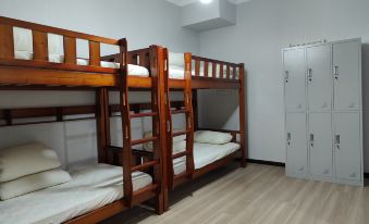 Jiangyou Yiheyuan Business Hotel (Huopao Street Jiangyou No. 1 Middle School)