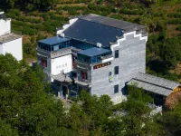 瑤裡隱山居小院民宿 繞南陶瓷主題園區-涼亭附近的飯店