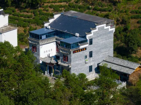 Yaoli Hidden Mountain Residence Courtyard Отели рядом с достопримечательностью «Yaoli Ancient Town»