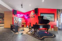 Ibis Hotel (Weihai Weigao Square Xingfu Gate) - bar