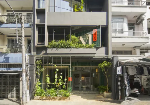 Express by M Village Dinh Cong Trang Hôtels à proximité de : Tran Hung Dao Temple