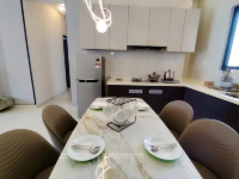 Deluxe 3 Bed 3 Bath Apartment