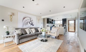 Luxury 3 Bedrooms Apartment in Central London