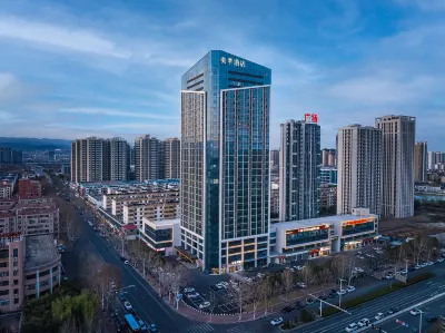 美季酒店（焦作高鐵站萬達廣場店） 鄰近中國非物質文化遺產當陽峪絞胎瓷博物館的酒店