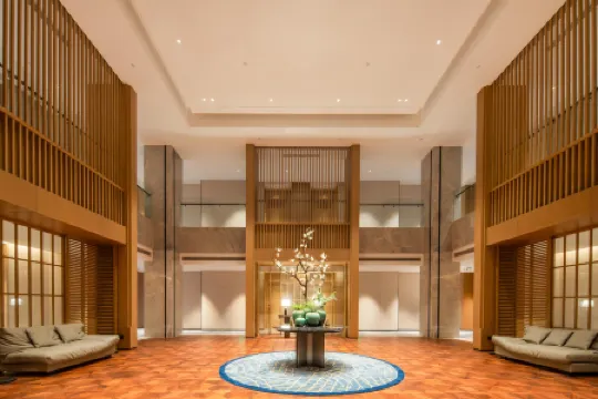 Huhua International Hotel (Shanghai Wujing Hua Normal University Branch) Отели рядом с достопримечательностью «Auxiliary Wharf of Shuitou International Rock City»