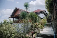 RedDoorz @ Villa Bukit Senyum Lombok Отели в г. Західний Ломбок