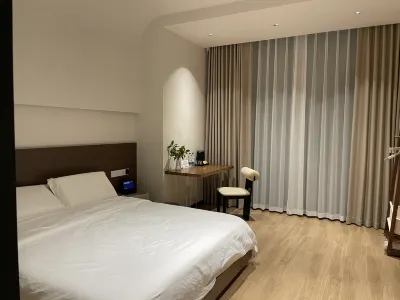 Intelligent Concept Family Vacation Resort (Tonglu Hu Xiaoxia Rafting Store)