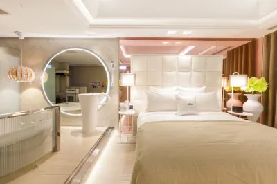 Six Star Motel Taoyuan Hôtels à : 