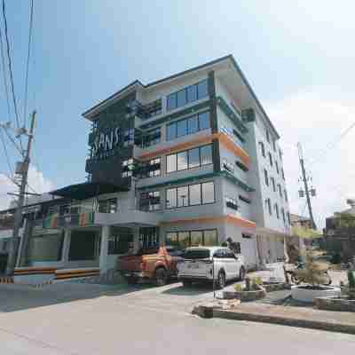 Sans Hotel near Enchanted Kingdom Santa Rosa Laguna Hotel Exterior