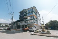 Sans Hotel near Enchanted Kingdom Santa Rosa Laguna Hôtels à proximité de : Central Mall Biñan