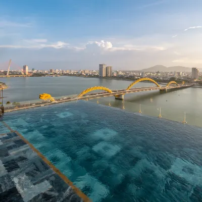 峴港Caro臻品酒店 鄰近龍橋的酒店
