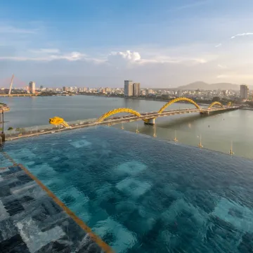 Caro Premium Danang Hotel Отели рядом с достопримечательностью «Хан- Ривер»