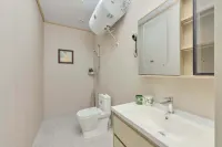 Seaside Anlewo Boutique Apartment (Qingdao Ferry Terminal Jinmao Bay Shopping Center)