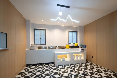 Zhuzhou Wanfa Hotel  (Xiangyang Plaza Branch) Отели рядом с достопримечательностью «Liufang Garden, Zhuzhou»