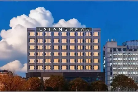Lixiang Hotel (Funing Hong Kong Road Branch) Отели в г. Фунин
