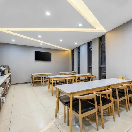 Huarui Lemon Hotel (Zhenjiang Railway Station Wanda Plaza)