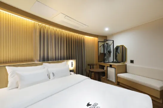 Hound Hotel Jeonju Junghwasan Hotels in 