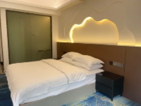 Rabbit Boutique Stay (Huaihua Railway Station Xintiandi Plaza)