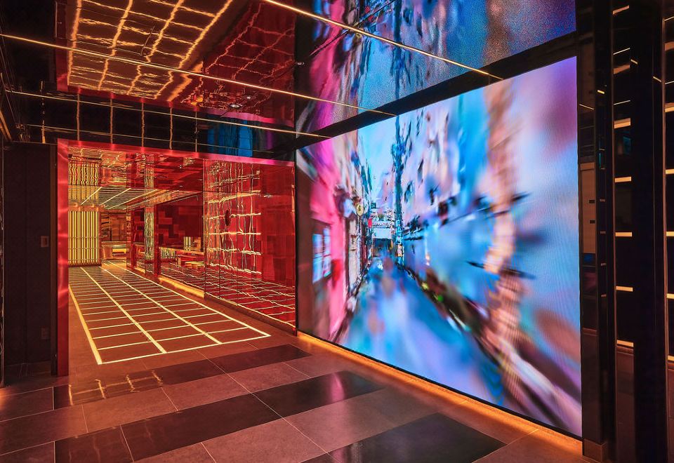 하얏트 리젠시 도쿄의 현대적인 로비 모습