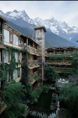 Old story inns (Zhongyi Market, South Gate of Lijiang Ancient Town) Hotels near Sanjia Village