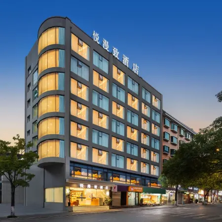 Longli Huachen Hotel