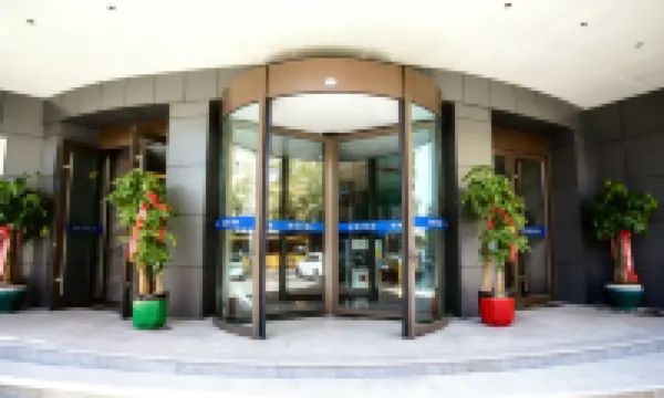 โรงแรมซูเปอร์ 8 พรีเมียร์ ถนนอาหาร เมืองโบราณ คัชการ์ โรงแรมใกล้สถานกงสุลรัสเซียเดิม 1890