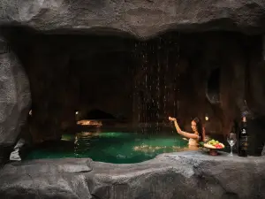 Celestial Cave Manor· Twin Dragon Cave Stream Rafting Private Onsen Retreat