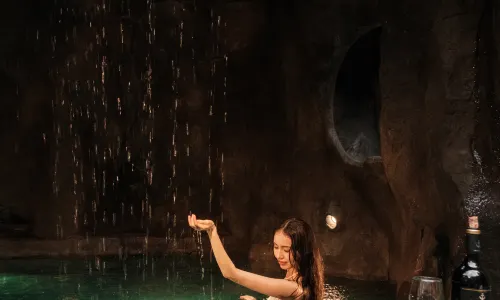Celestial Cave Manor· Twin Dragon Cave Stream Rafting Private Onsen Retreat