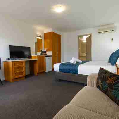 Waves Motel and Apartments Rooms