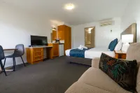 Waves Motel and Apartments