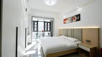 Boray Hotel (Yueyang High-speed Railway East Station) - vue sur la montagne
