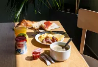 B&B Hotel Saint-Etienne Monthieu - breakfast