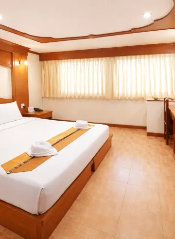 ห้องดีลักซ์ เตียงใหญ่ 1 เตียง