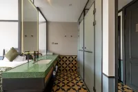 Yunfu Xinxing Sanye Hot Spring Hotel - balcony
