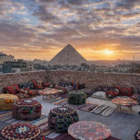 Brassbell l By the Pyramids Near Grand Museum Отели рядом с достопримечательностью «Гиза»
