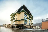 Floral Hotel·Yungu Hongduo | Limber Up · Yunqi Mountain Wild Bonfire Resort