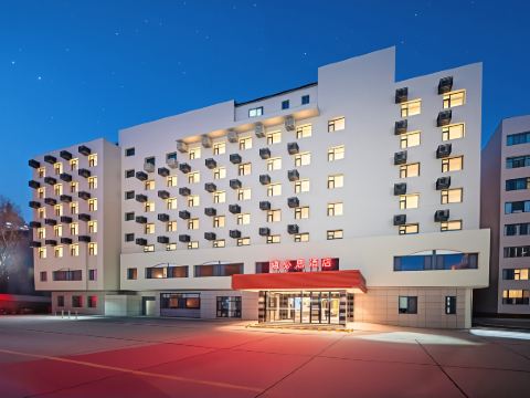 Ibis Hotel (Lanzhou Dongfanghong Plaza Guofang Department)