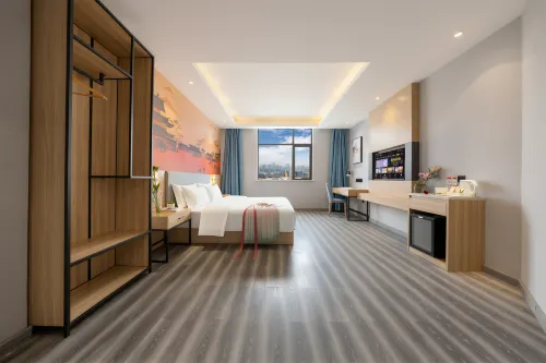 Jiju Hotel (Kaifeng Songcheng Road Station Jinming Avenue)