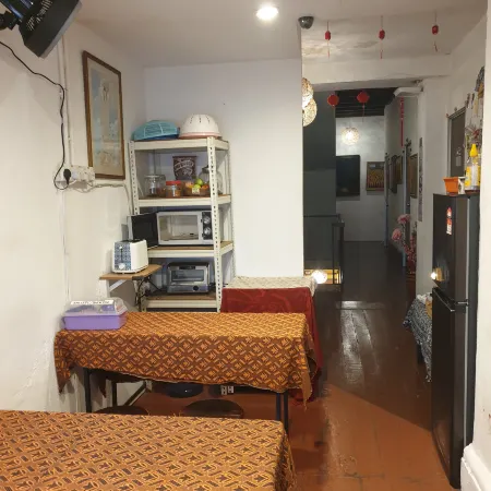 Cocoa Mews Cafe and Homestay Отели рядом с достопримечательностью «Рыбацкая деревня Chew's Jetty»
