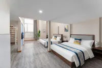 DreamHaven Seaside Loft with Home Theater Hotel فنادق في 