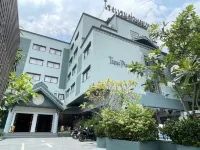 Thapae Place Hotel Hotels near Elephant Jungle Sanctuary Chiangmai