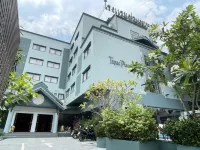 Thapae Place Hotel Hoteles cerca de Templo Wat Mahawan
